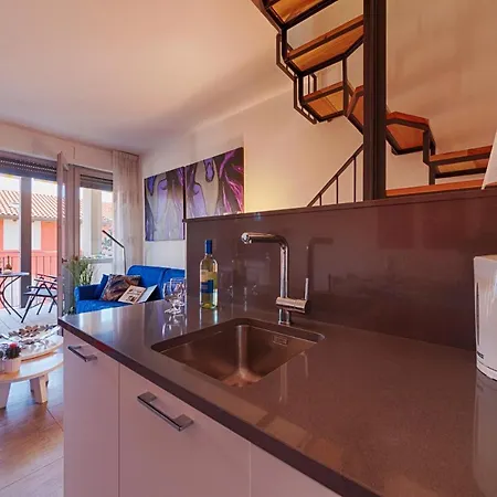 Modern Airconditioned 2-bedroom Lake Escape