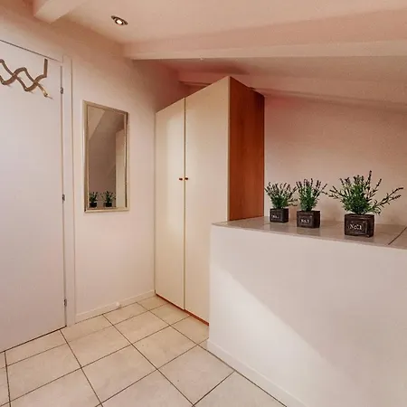 Modern Airconditioned 2-bedroom Lake Escape * Acquaseria