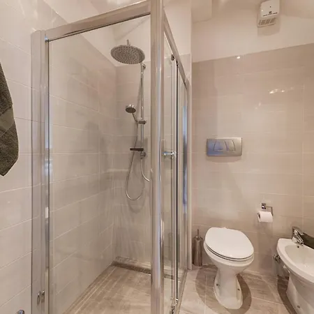 Modern Airconditioned 2-bedroom Lake Escape Apartment